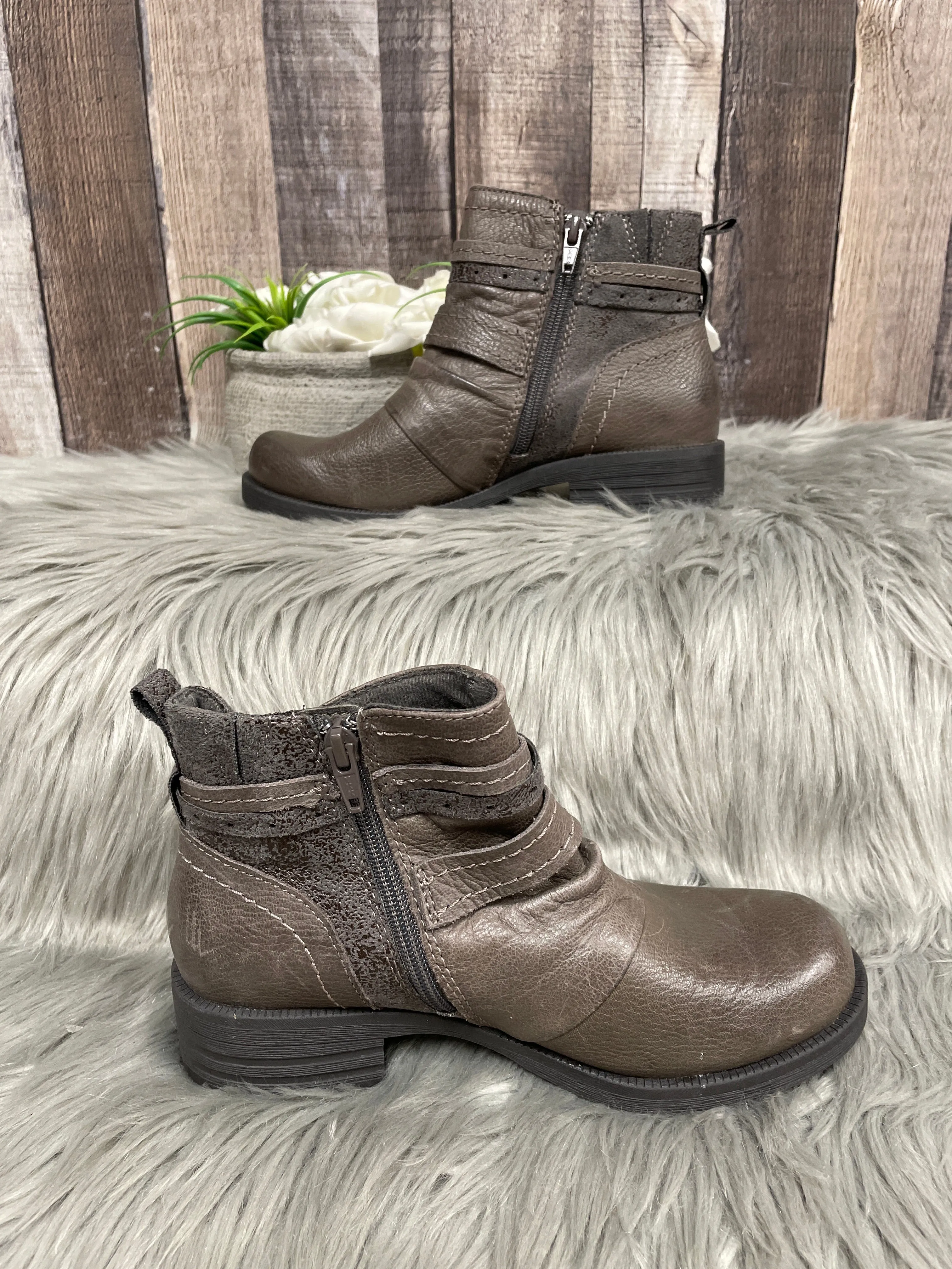 Boots Ankle Flats By Earth In Taupe, Size: 6