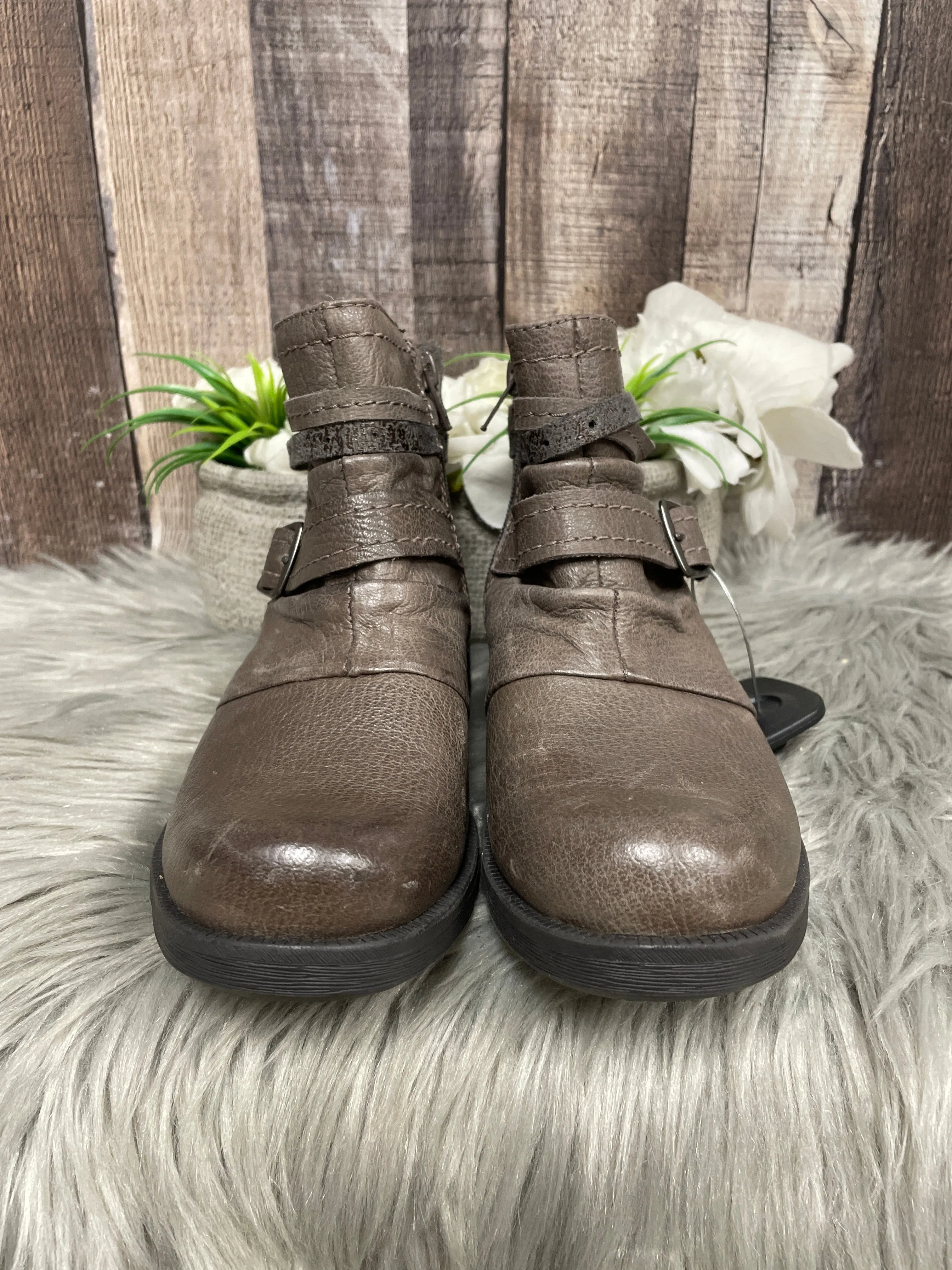 Boots Ankle Flats By Earth In Taupe, Size: 6